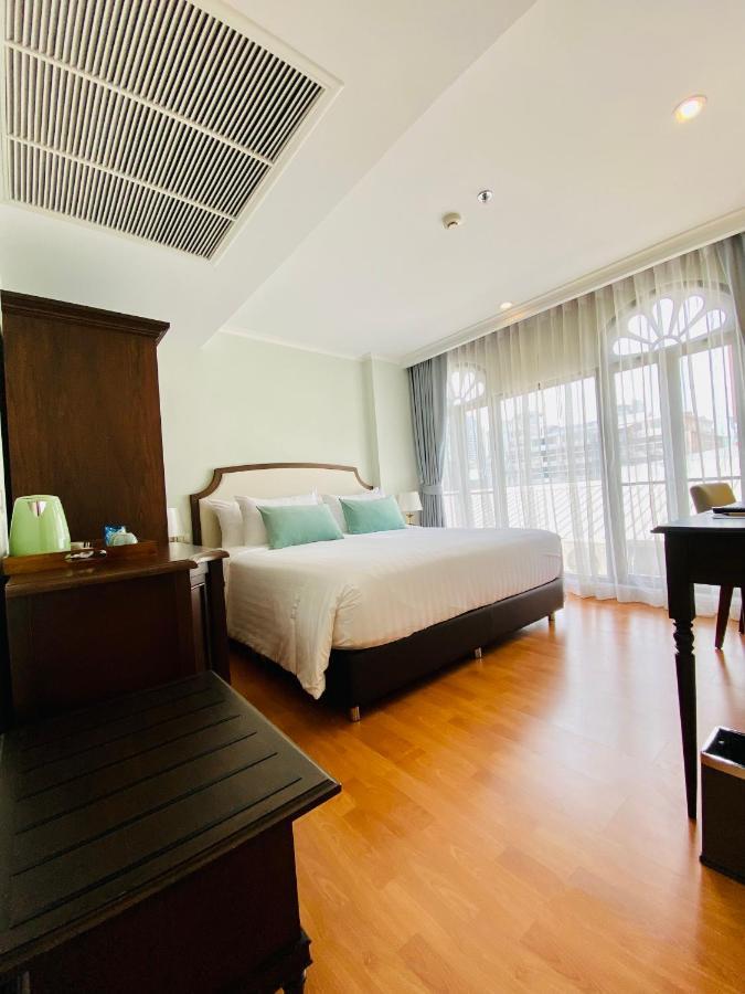Family Room,1270151674:JPEG