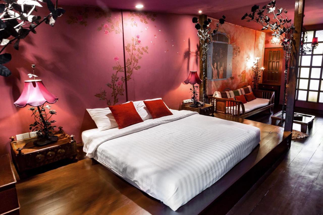 Honeymoon Suite,698327505:JPEG