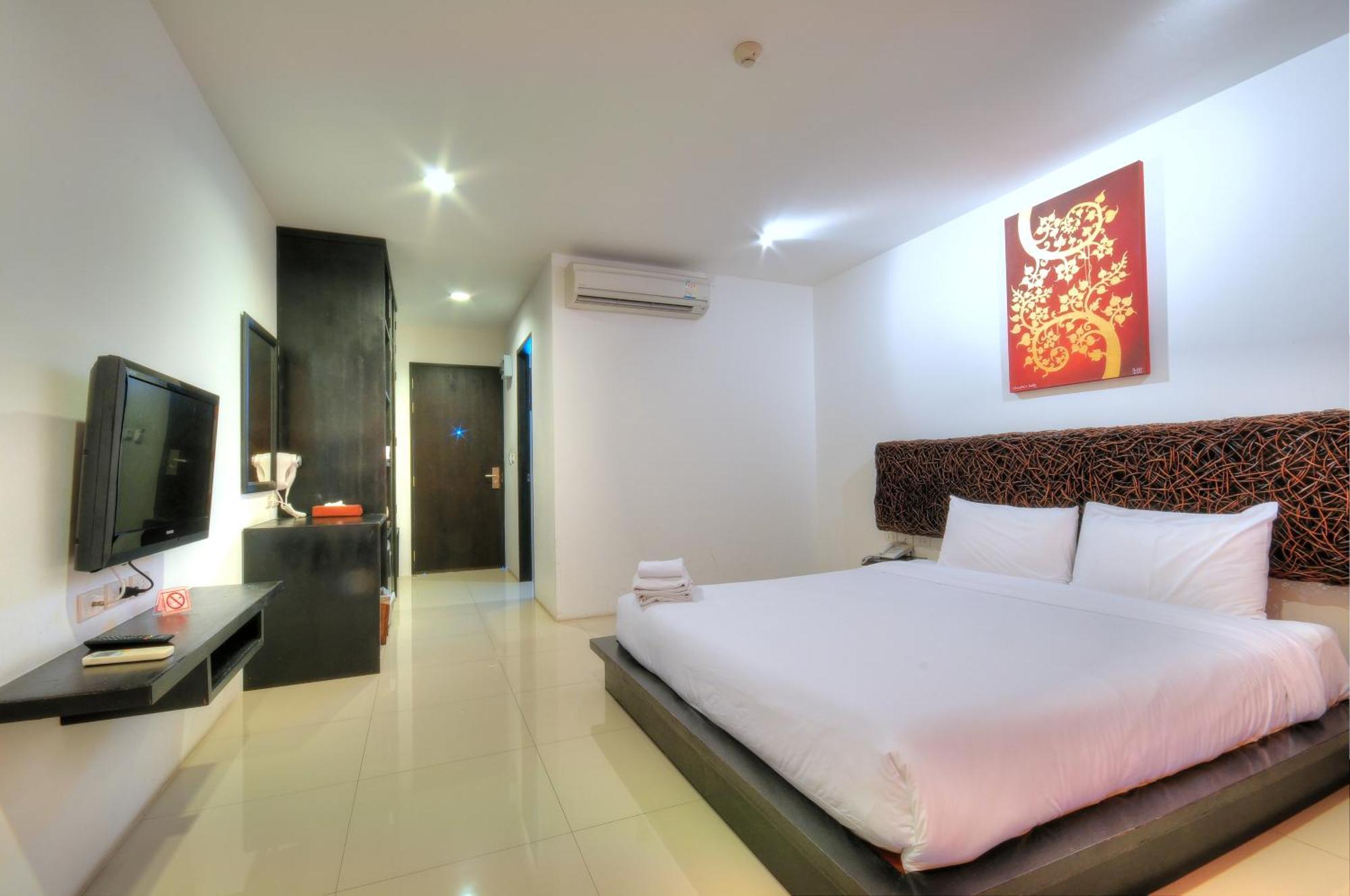 Deluxe Double or Twin Room Pool View,1432853605:JPEG