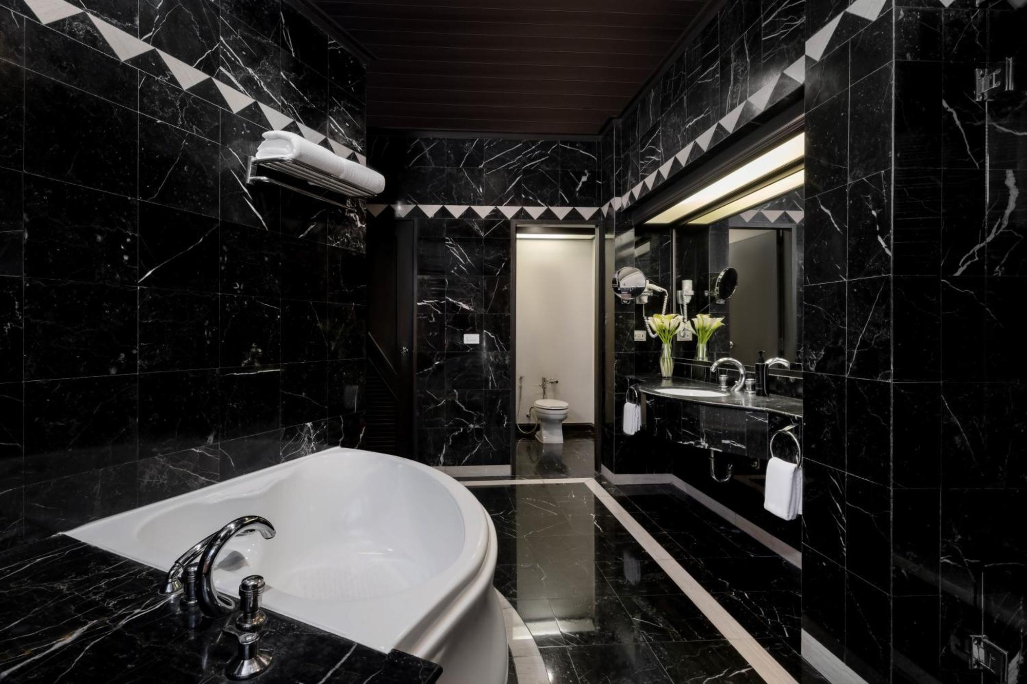 Grand Executive Suite 1 King Bed Executive Lounge Access on Food & Beverages,1706782675:JPEG
