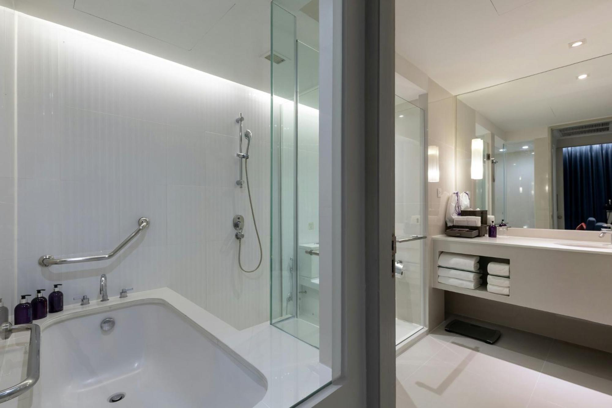 Deluxe One-Bedroom Suite